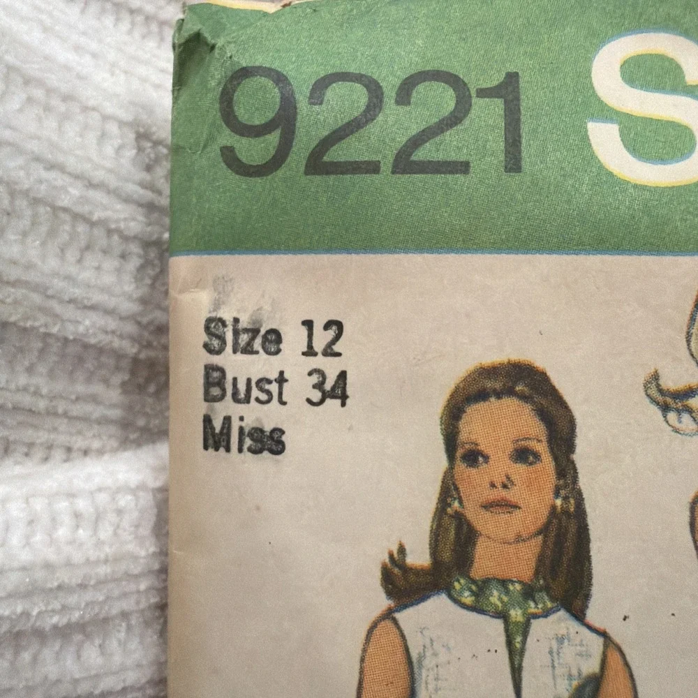 VINTAGE SIMPLICITY LADIES SLIT NECK DRESS PATTERN 9221 SIZE 12